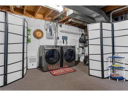 63 Honeywell Drive, Hamilton, ON - Indoor Photo Showing Laundry Room