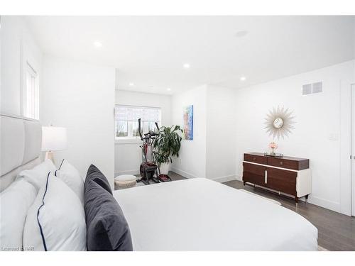 67 Bradley Street, St. Catharines, ON - Indoor Photo Showing Bedroom