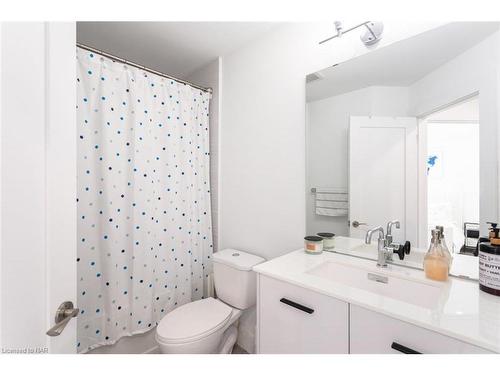 67 Bradley Street, St. Catharines, ON - Indoor Photo Showing Bathroom