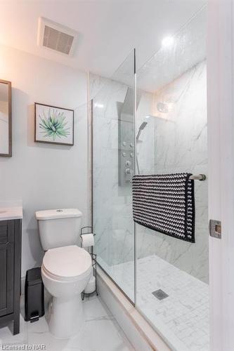 67 Bradley Street, St. Catharines, ON - Indoor Photo Showing Bathroom