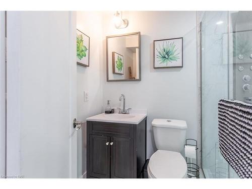 67 Bradley Street, St. Catharines, ON - Indoor Photo Showing Bathroom