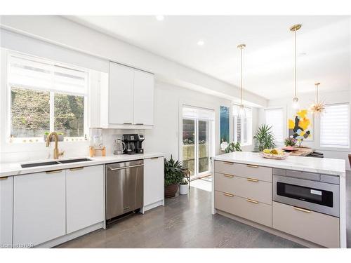 67 Bradley Street, St. Catharines, ON - Indoor Photo Showing Kitchen With Double Sink With Upgraded Kitchen