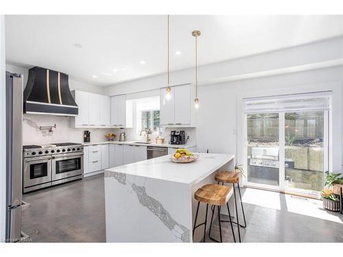 67 Bradley Street, St. Catharines, ON - Indoor Photo Showing Kitchen With Upgraded Kitchen