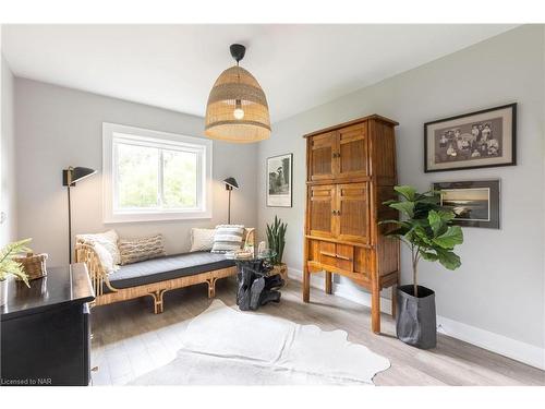 6-88 Lakeport Road, St. Catharines, ON - Indoor Photo Showing Living Room