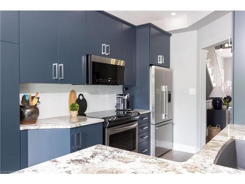 6-88 Lakeport Road, St. Catharines, ON - Indoor Photo Showing Kitchen With Upgraded Kitchen