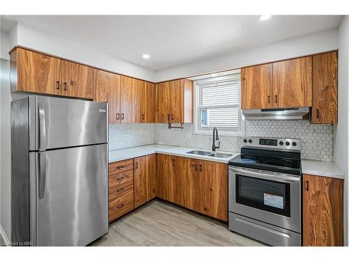 168 Windsor Street, Welland, ON - Indoor Photo Showing Kitchen With Double Sink