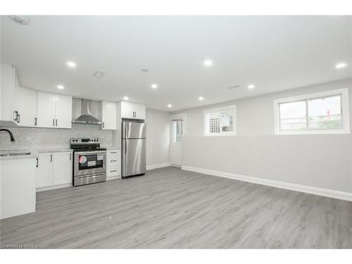 168 Windsor Street, Welland, ON - Indoor Photo Showing Kitchen With Upgraded Kitchen