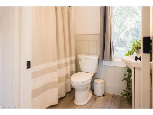 241 First Avenue, Welland, ON - Indoor Photo Showing Bathroom