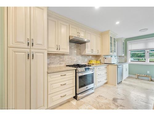 161 Ridge Road S, Crystal Beach, ON - Indoor Photo Showing Kitchen