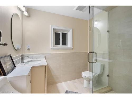 161 Ridge Road S, Crystal Beach, ON - Indoor Photo Showing Bathroom