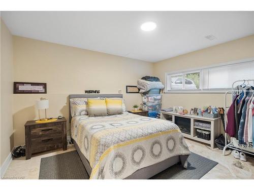 161 Ridge Road S, Crystal Beach, ON - Indoor Photo Showing Bedroom