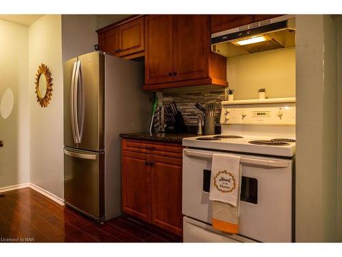 11 Malkin Avenue, Fort Erie, ON - Indoor Photo Showing Kitchen