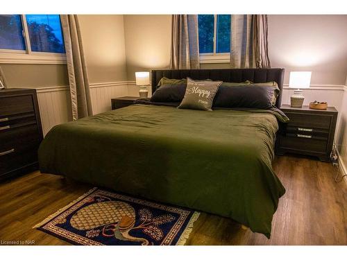 11 Malkin Avenue, Fort Erie, ON - Indoor Photo Showing Bedroom