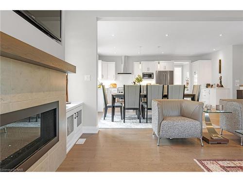 7 Emily Lane Lane, Fonthill, ON - Indoor Photo Showing Living Room With Fireplace