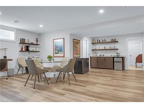 7 Emily Lane Lane, Fonthill, ON - Indoor Photo Showing Dining Room