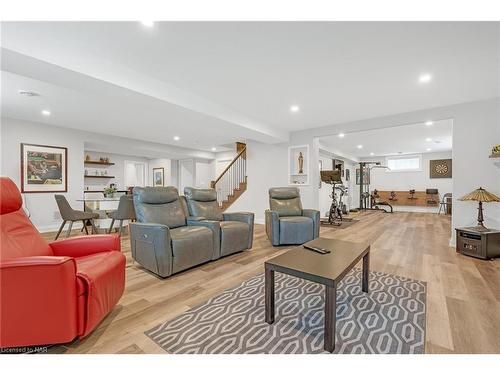 7 Emily Lane Lane, Fonthill, ON - Indoor Photo Showing Living Room