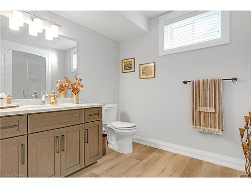 7 Emily Lane Lane, Fonthill, ON - Indoor Photo Showing Bathroom