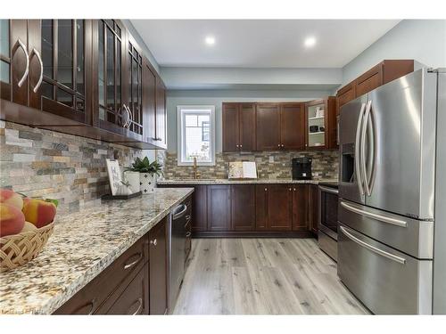 5197 Second Avenue, Niagara Falls, ON - Indoor Photo Showing Kitchen With Upgraded Kitchen