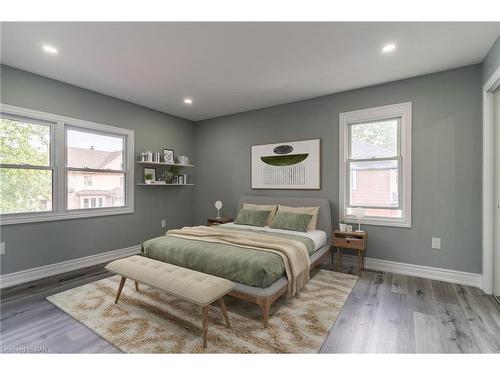 5197 Second Avenue, Niagara Falls, ON - Indoor Photo Showing Bedroom