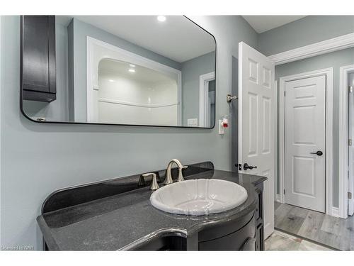 5197 Second Avenue, Niagara Falls, ON - Indoor Photo Showing Bathroom