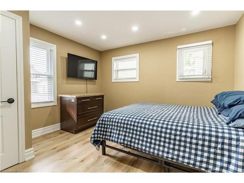 5197 Second Avenue, Niagara Falls, ON - Indoor Photo Showing Bedroom