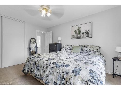 34-122 Lakeshore Road, St. Catharines, ON - Indoor Photo Showing Bedroom