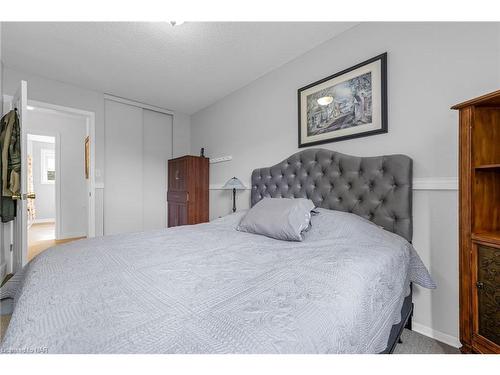 34-122 Lakeshore Road, St. Catharines, ON - Indoor Photo Showing Bedroom