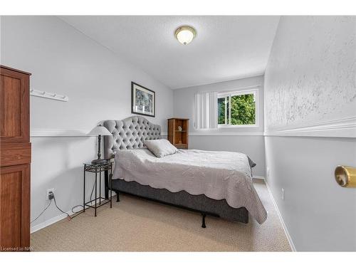 34-122 Lakeshore Road, St. Catharines, ON - Indoor Photo Showing Bedroom