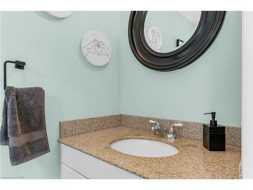 34-122 Lakeshore Road, St. Catharines, ON - Indoor Photo Showing Bathroom