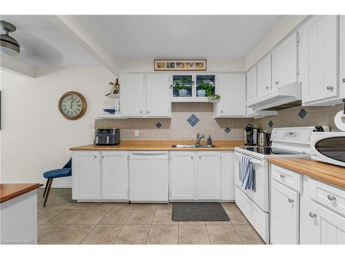 34-122 Lakeshore Road, St. Catharines, ON - Indoor Photo Showing Kitchen With Double Sink