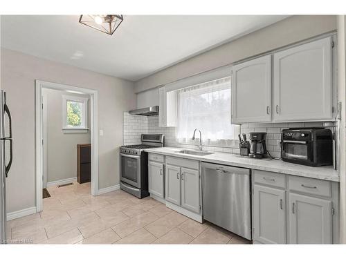 35 Dunblane Avenue, St. Catharines, ON - Indoor Photo Showing Kitchen