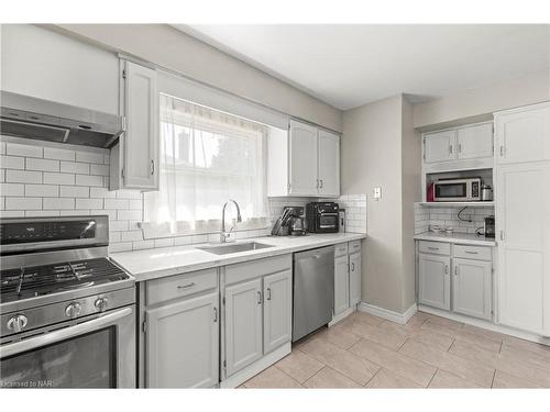 35 Dunblane Avenue, St. Catharines, ON - Indoor Photo Showing Kitchen