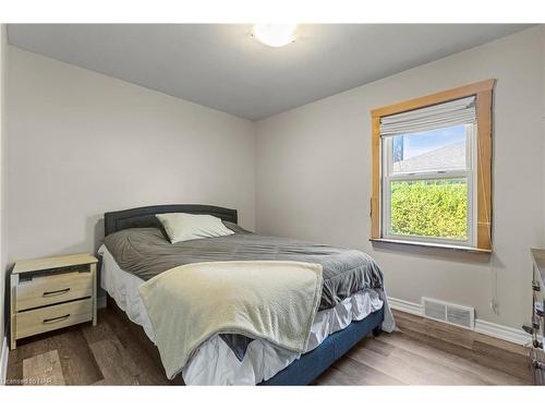 35 Dunblane Avenue, St. Catharines, ON - Indoor Photo Showing Bedroom