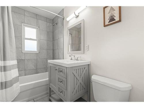 35 Dunblane Avenue, St. Catharines, ON - Indoor Photo Showing Bathroom