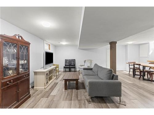 35 Dunblane Avenue, St. Catharines, ON - Indoor Photo Showing Living Room