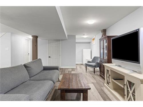 35 Dunblane Avenue, St. Catharines, ON - Indoor Photo Showing Living Room