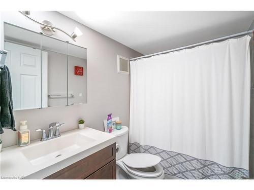 399 Morningstar Avenue, Welland, ON - Indoor Photo Showing Bathroom