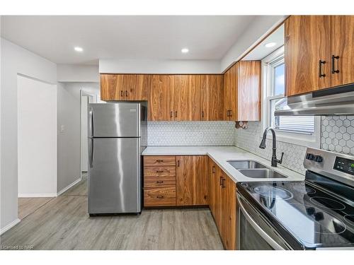 168 Windsor Street, Welland, ON - Indoor Photo Showing Kitchen With Double Sink