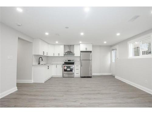 168 Windsor Street, Welland, ON - Indoor Photo Showing Kitchen