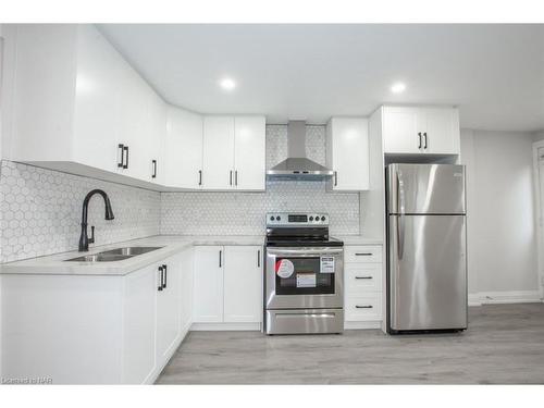 168 Windsor Street, Welland, ON - Indoor Photo Showing Kitchen With Double Sink With Upgraded Kitchen