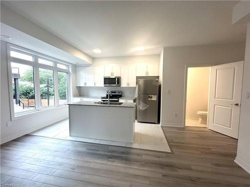 4-42 Sidney Rose Common, St. Catharines, ON - Indoor Photo Showing Kitchen