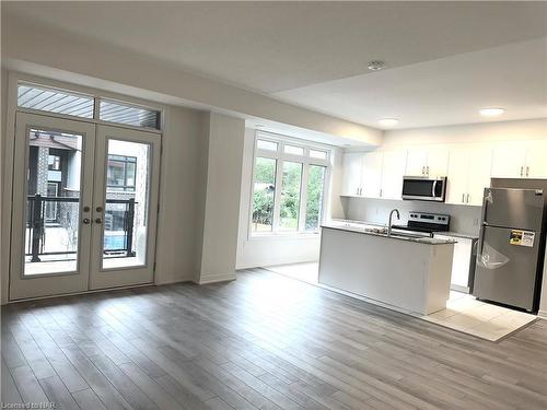 4-42 Sidney Rose Common, St. Catharines, ON - Indoor Photo Showing Kitchen