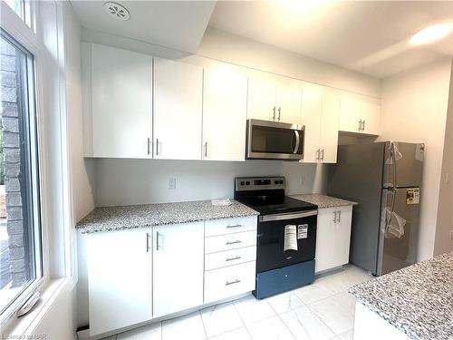 4-42 Sidney Rose Common, St. Catharines, ON - Indoor Photo Showing Kitchen