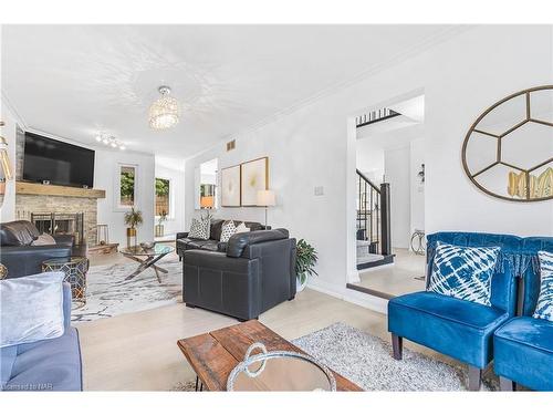 104 Spruceside Crescent, Fonthill, ON - Indoor Photo Showing Living Room With Fireplace