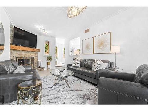 104 Spruceside Crescent, Fonthill, ON - Indoor Photo Showing Living Room With Fireplace