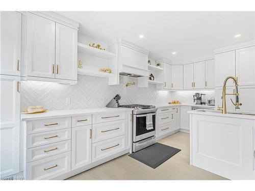 104 Spruceside Crescent, Fonthill, ON - Indoor Photo Showing Kitchen With Upgraded Kitchen