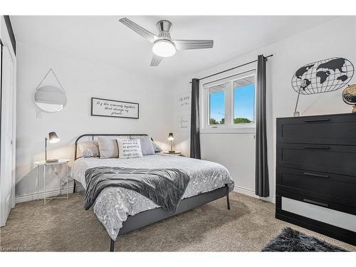 104 Spruceside Crescent, Fonthill, ON - Indoor Photo Showing Bedroom