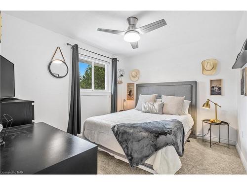 104 Spruceside Crescent, Fonthill, ON - Indoor Photo Showing Bedroom