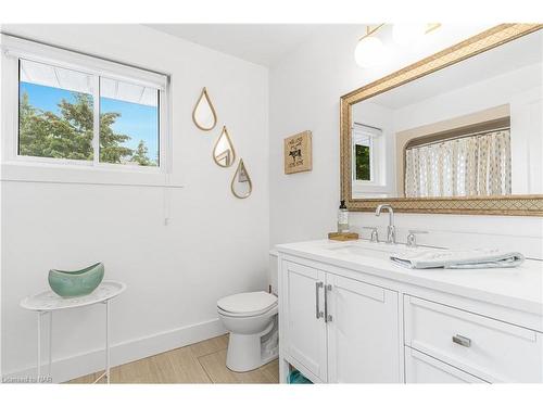 104 Spruceside Crescent, Fonthill, ON - Indoor Photo Showing Bathroom