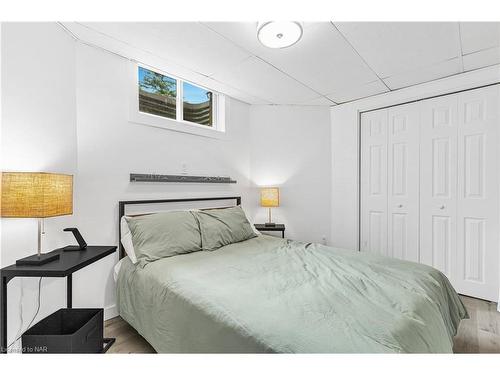 104 Spruceside Crescent, Fonthill, ON - Indoor Photo Showing Bedroom